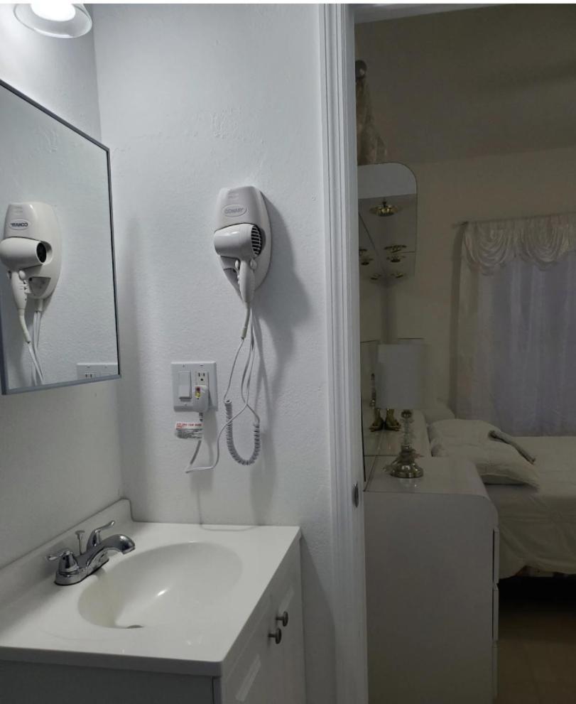 B1 Best Value On Private Bedroom With Private Bathroom In Little Havana, מיאמי מראה חיצוני תמונה